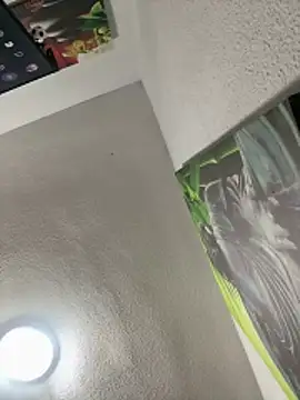 aavrdvh33 online show from March 18, 2026, 10:32 pm