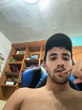 Snapshot of aavrdvh33 chatting on November 5, 2025, 10:13 pm aavrdvh33 online show from November 5, 2025, 10:13 pm