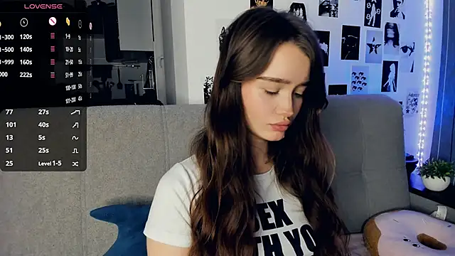 Snapshot of lovelyalivia chatting on December 2, 2025, 9:44 am lovelyalivia online show from December 2, 2025, 9:44 am