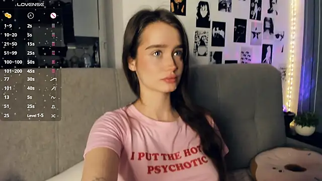 Snapshot of lovelyalivia chatting on December 21, 2025, 9:22 am lovelyalivia online show from December 21, 2025, 9:22 am