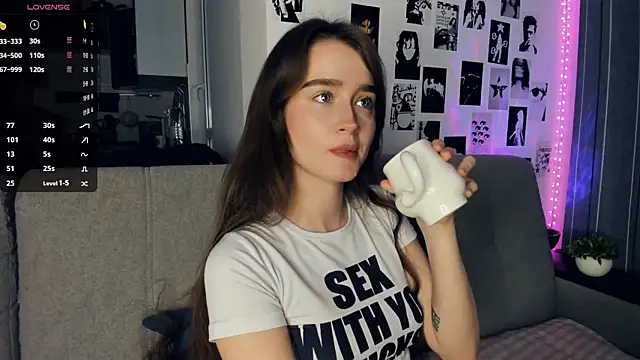 Snapshot of lovelyalivia chatting on November 27, 2025, 9:21 am lovelyalivia online show from November 27, 2025, 9:21 am