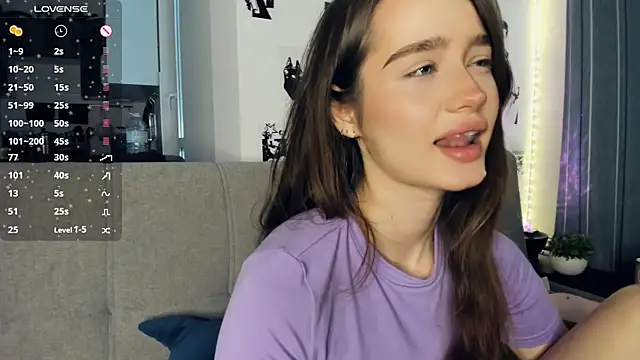 Snapshot of lovelyalivia chatting on December 14, 2025, 9:48 am lovelyalivia online show from December 14, 2025, 9:48 am