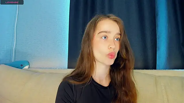 lovelyalivia online show from May 12, 2026, 8:43 am