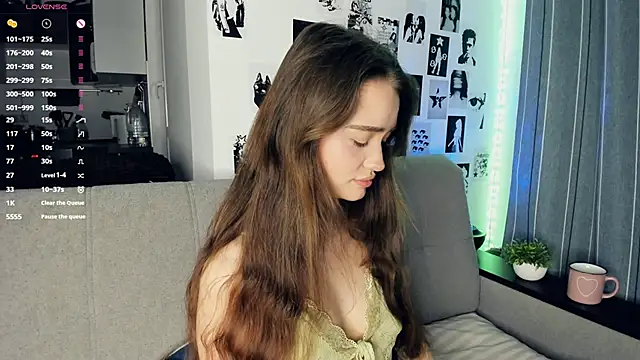 Snapshot of lovelyalivia chatting on November 18, 2025, 9:23 am lovelyalivia online show from November 18, 2025, 9:23 am