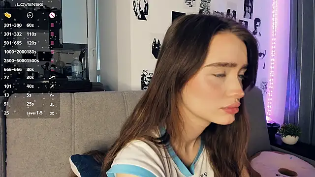 Snapshot of lovelyalivia chatting on December 15, 2025, 9:15 am lovelyalivia online show from December 15, 2025, 9:15 am