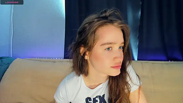 Snapshot of lovelyalivia chatting on March 27, 2026, 8:22 am lovelyalivia online show from March 27, 2026, 8:22 am