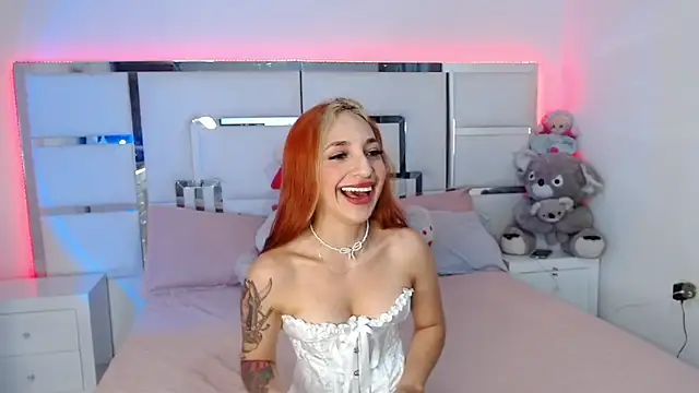 Snapshot of ElektraRous chatting on November 22, 2025, 8:18 pm ElektraRous online show from November 22, 2025, 8:18 pm