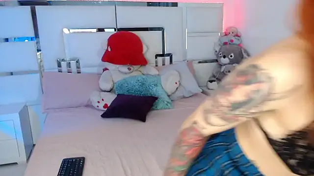 Snapshot of ElektraRous chatting on November 20, 2025, 5:35 pm ElektraRous online show from November 20, 2025, 5:35 pm