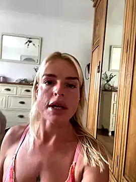 Snapshot of JessieMaeBabe chatting on September 23, 2025, 10:55 am JessieMaeBabe online show from September 23, 2025, 10:55 am