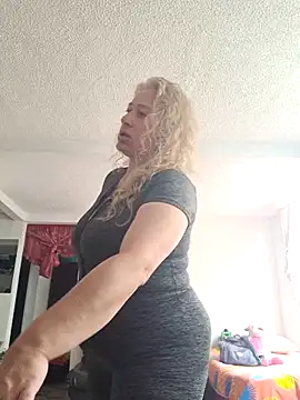 sofiacurvy 45 online show from December 5, 2025, 6:39 pm