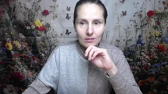 Snapshot of KarinaSwann chatting on October 6, 2025, 5:08 am KarinaSwann online show from October 6, 2025, 5:08 am