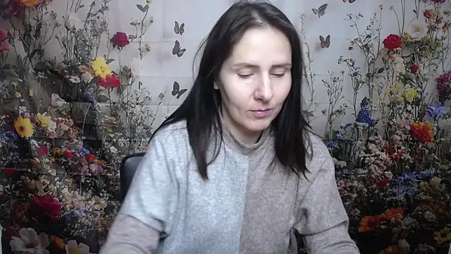 Snapshot of KarinaSwann chatting on October 7, 2025, 5:19 am KarinaSwann online show from October 7, 2025, 5:19 am