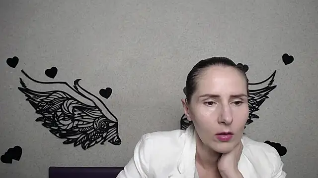 Snapshot of KarinaSwann chatting on September 22, 2025, 11:05 am KarinaSwann online show from September 22, 2025, 11:05 am