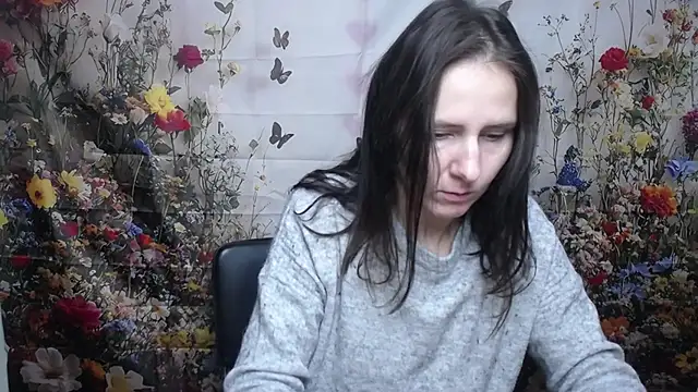 Snapshot of KarinaSwann chatting on October 8, 2025, 5:20 am KarinaSwann online show from October 8, 2025, 5:20 am