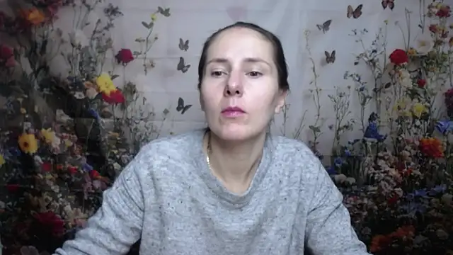 Snapshot of KarinaSwann chatting on October 9, 2025, 5:08 am KarinaSwann online show from October 9, 2025, 5:08 am