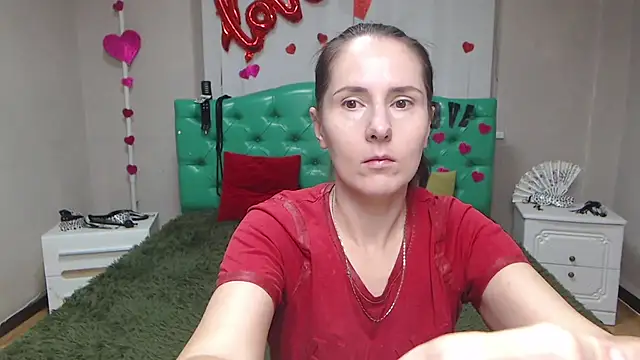 Snapshot of KarinaSwann chatting on September 17, 2025, 5:42 am KarinaSwann online show from September 17, 2025, 5:42 am