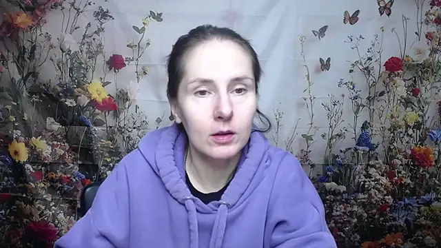 Snapshot of KarinaSwann chatting on October 3, 2025, 5:20 am KarinaSwann online show from October 3, 2025, 5:20 am