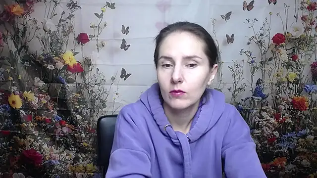 Snapshot of KarinaSwann chatting on October 1, 2025, 5:23 am KarinaSwann online show from October 1, 2025, 5:23 am