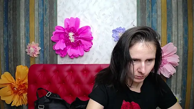 Snapshot of KarinaSwann chatting on September 18, 2025, 6:05 am KarinaSwann online show from September 18, 2025, 6:05 am