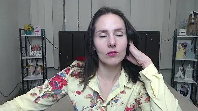 Snapshot of KarinaSwann chatting on September 23, 2025, 6:09 am KarinaSwann online show from September 23, 2025, 6:09 am