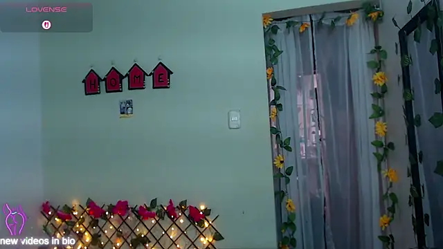 Angie Lee01 online show from October 12, 2025, 1:12 pm