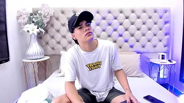 BenitoSaenz online show from October 4, 2025, 12:17 pm