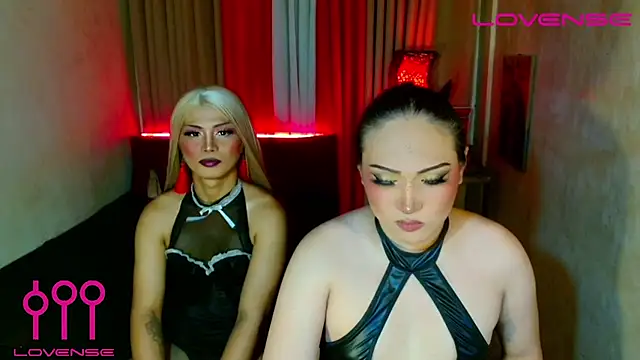 Snapshot of LillyLoveYou chatting on July 6, 2026, 1:40 pm LillyLoveYou online show from July 6, 2026, 1:40 pm