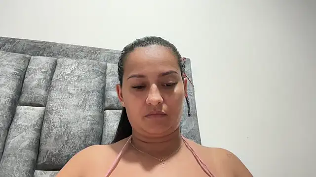 Snapshot of Sophia_copper chatting on September 10, 2025, 3:05 am Sophia copper online show from September 10, 2025, 3:05 am
