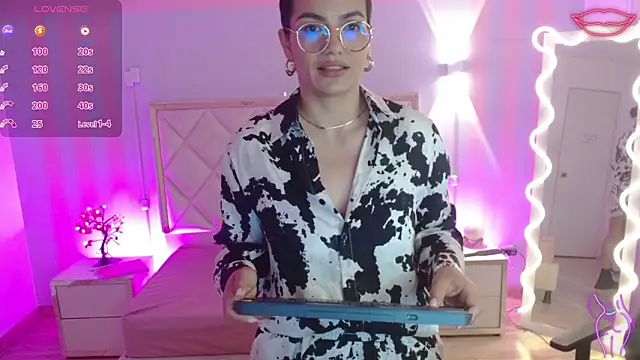 Snapshot of Rosalind_tay chatting on March 19, 2026, 11:32 am Rosalind tay online show from March 19, 2026, 11:32 am