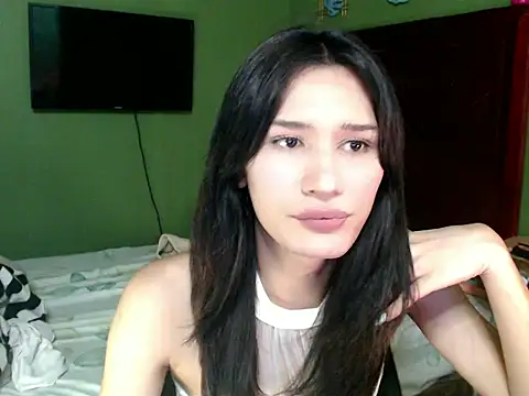 SerenaCortesi online show from October 26, 2025, 6:41 pm