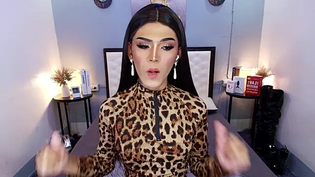 Snapshot of TatianaWil chatting on October 1, 2025, 11:19 pm TatianaWil online show from October 1, 2025, 11:19 pm