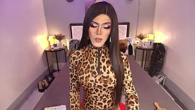 Snapshot of TatianaWil chatting on October 25, 2025, 2:44 am TatianaWil online show from October 25, 2025, 2:44 am