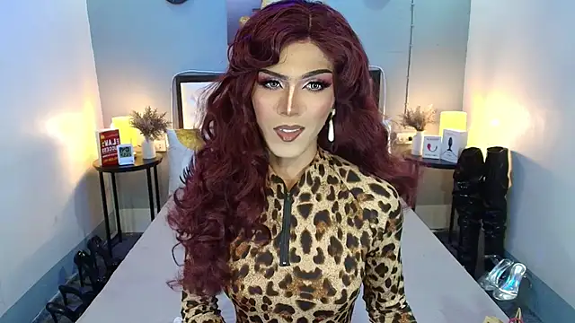 Snapshot of TatianaWil chatting on October 12, 2025, 1:07 am TatianaWil online show from October 12, 2025, 1:07 am