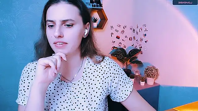 AmandaDimond  online show from October 5, 2025, 12:07 pm