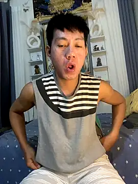 xshyboyx online show from October 18, 2025, 12:29 pm