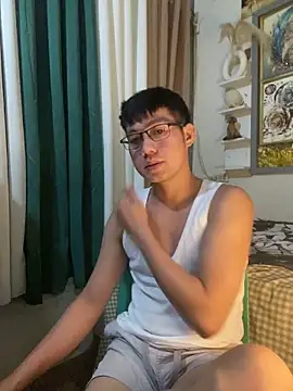 Snapshot of xshyboyx chatting on June 21, 2026, 3:29 pm xshyboyx online show from June 21, 2026, 3:29 pm