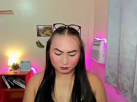 Snapshot of hella_queen chatting on January 6, 2026, 5:28 pm hella queen online show from January 6, 2026, 5:28 pm