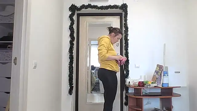 Snapshot of Qaynii chatting on November 9, 2025, 9:13 am Qaynii online show from November 9, 2025, 9:13 am