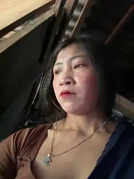 Snapshot of ThiHa003 chatting on February 5, 2026, 8:21 am ThiHa003 online show from February 5, 2026, 8:21 am