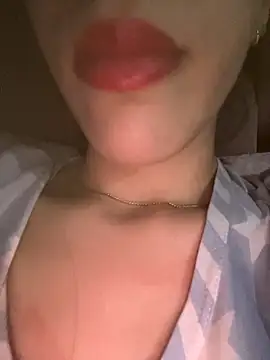 Snapshot of Mimisixo chatting on October 13, 2025, 10:32 pm Mimisixo online show from October 13, 2025, 10:32 pm