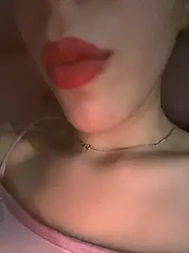 Snapshot of Mimisixo chatting on October 4, 2025, 10:44 pm Mimisixo online show from October 4, 2025, 10:44 pm