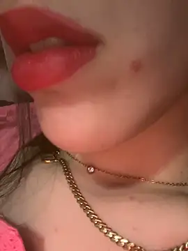 Mimisixo online show from May 11, 2026, 4:04 pm