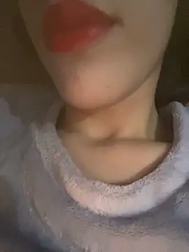 Snapshot of Mimisixo chatting on November 18, 2025, 11:15 pm Mimisixo online show from November 18, 2025, 11:15 pm