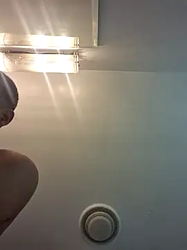 Snapshot of Cnutt310 chatting on November 7, 2025, 4:06 am Cnutt310 online show from November 7, 2025, 4:06 am