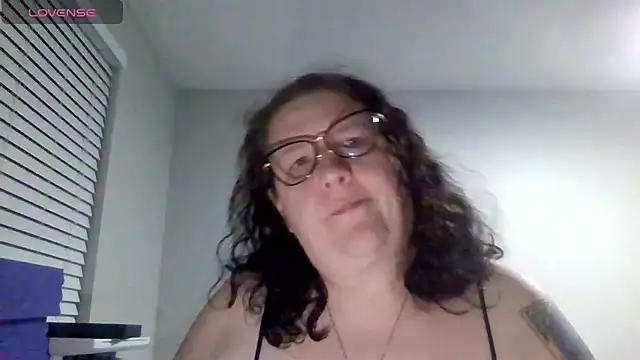 Snapshot of emberlynnix chatting on July 22, 2026, 5:09 am emberlynnix online show from July 22, 2026, 5:09 am