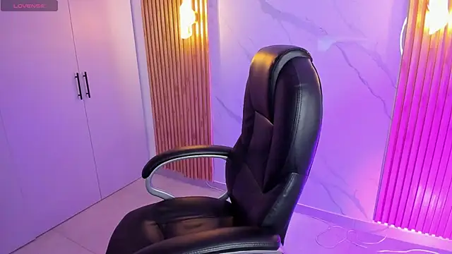 KYLIE JONES6 online show from September 26, 2025, 2:40 am