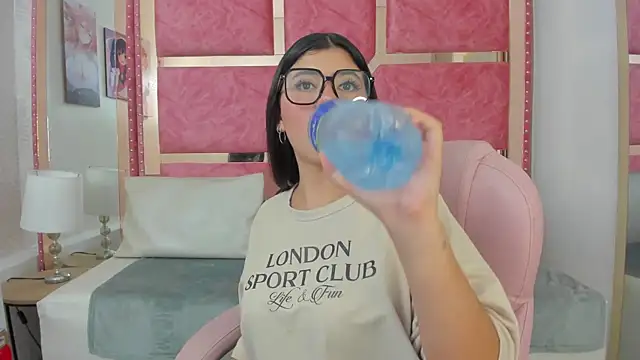 Snapshot of Stheisy_Evans chatting on September 17, 2025, 8:00 pm Stheisy Evans online show from September 17, 2025, 8:00 pm