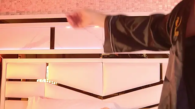 ambar rosse25 online show from October 19, 2025, 12:08 pm