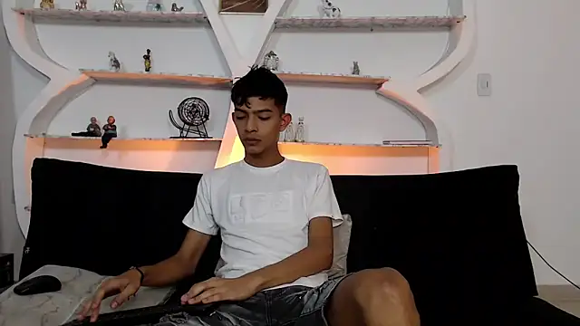 PRETTY SEX1 online show from November 12, 2025, 1:15 pm