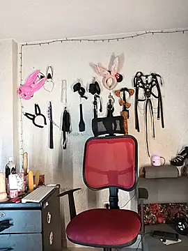 angierot2025 online show from December 4, 2025, 2:10 am